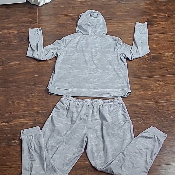 Vuori Halo Heather Gray Hoodie & Jogger Set Size M - Picture 8 of 11